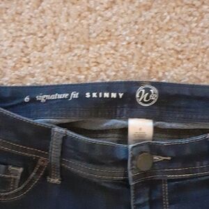 W62 Signature Fit Skinny Jeans